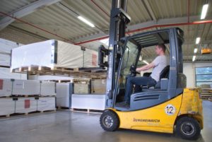 Gabelstapler - Problemloses Materialhandling auch für großformatige Platten