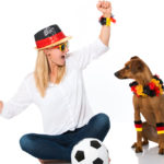 Deutschland-Fan mit Hund - Fußball Europameisterschaft