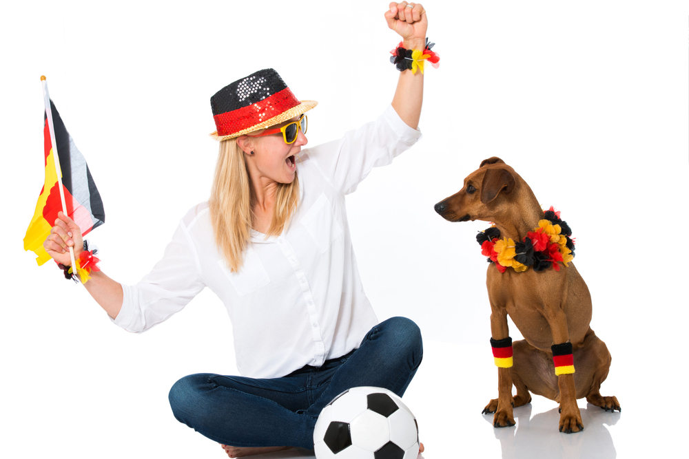 Deutschland-Fan mit Hund - Fußball Europameisterschaft